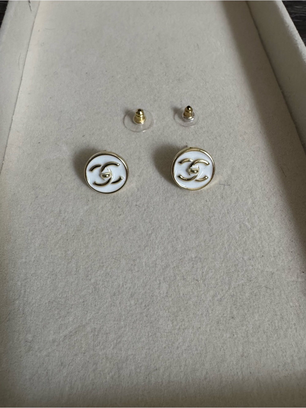 White & gold turnlock small round studs